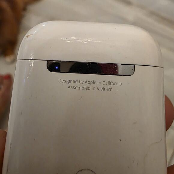 Apple AirPods 2nd Generation with Wireless Charging Case - White + Case Only - Picture 3 of 12